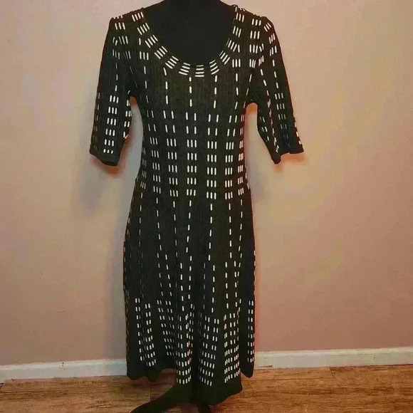 Gabby Skye Sweater Dress BLACK AND WHITE Short Sleeve Knee Length Size L - Picture 9 of 9